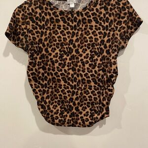 Chic Leopard Print Short Sleeve Top